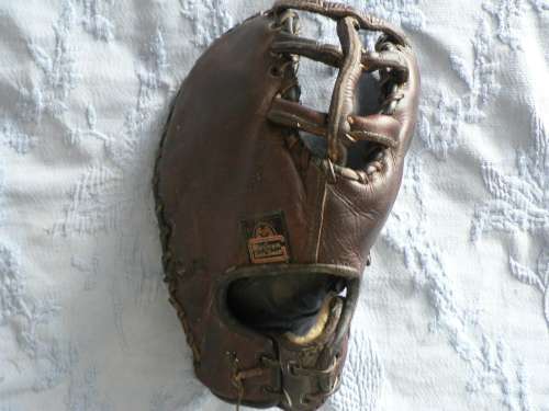 MacGregor Goldsmith Snare Mitt Back